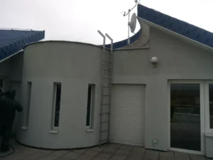 Čištění špinavé fasády wapkou renovace domů