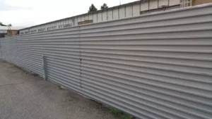 Vyčištění a nátěr trapézového plechu