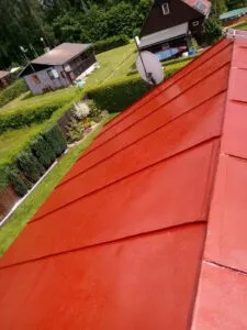 Nátěr plechové střechy
