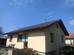 Preventivní nástřik fasády proti novotvorbě řas, mechů a plísní