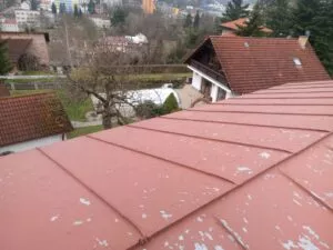 Před nátěrem střechy