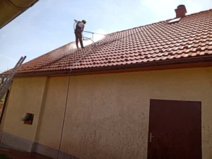Mytí čištění střech od mechu