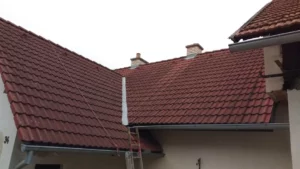 Vyčištění střechy vysokotlakým čističem WAPkou
