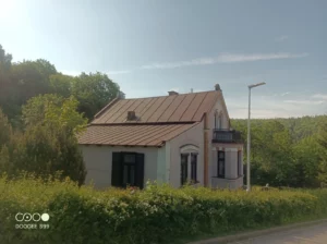 Čištění plechové střechy
