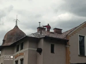 Čištění plechové střechy