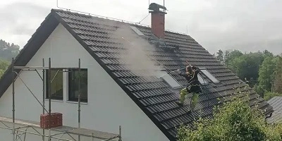 Čištění střech od mechu
