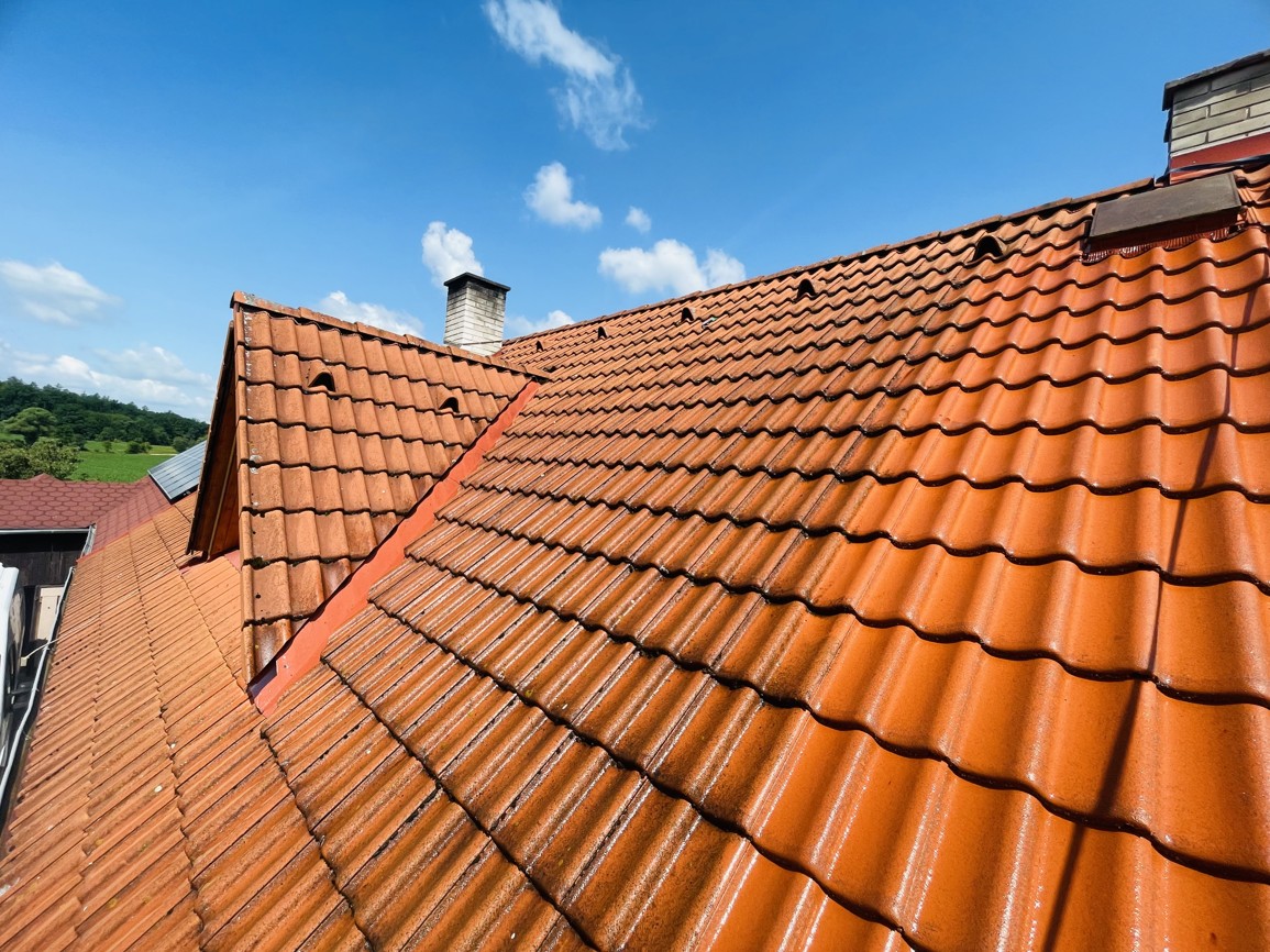 Čištění taškové střechy Chrudim